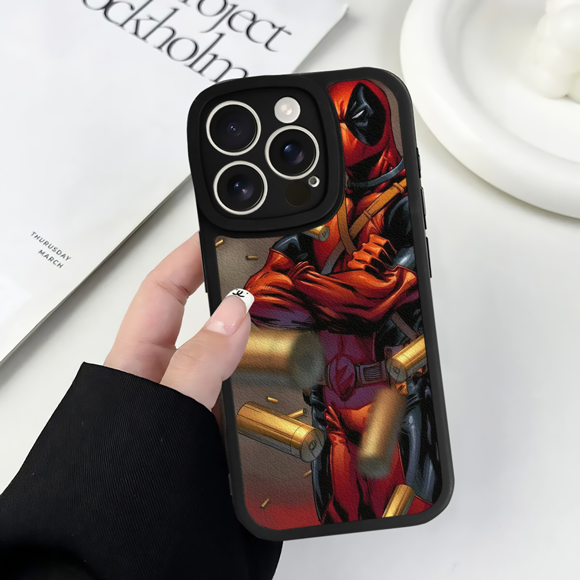 （画像用） Deadpool デッドプール 【iPhone 16シリーズ対応】シリコンスマホケース（レザー調） 材質：シリコン